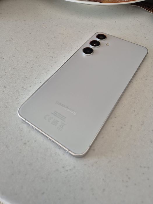 Vand Samsung S24 plus in garantie