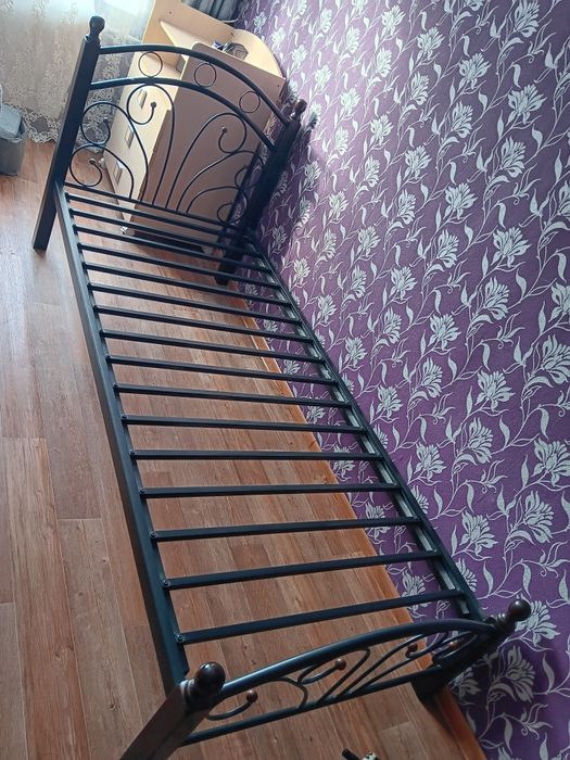 кровать железная 2*0,8