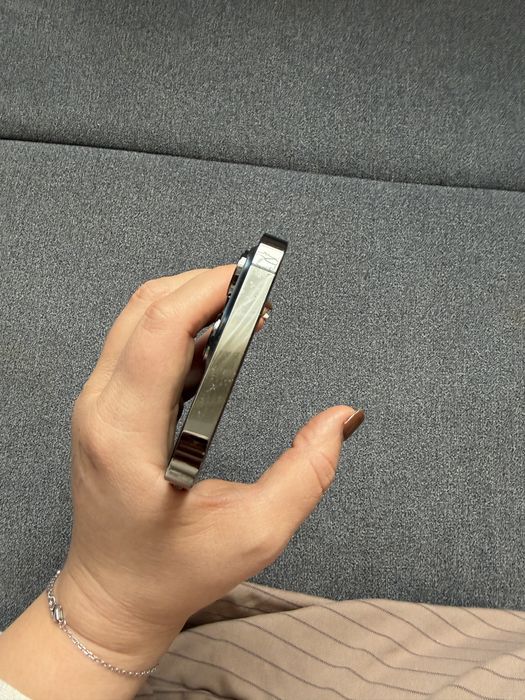 Iphone 13 pro + зарядно - изключително запазен