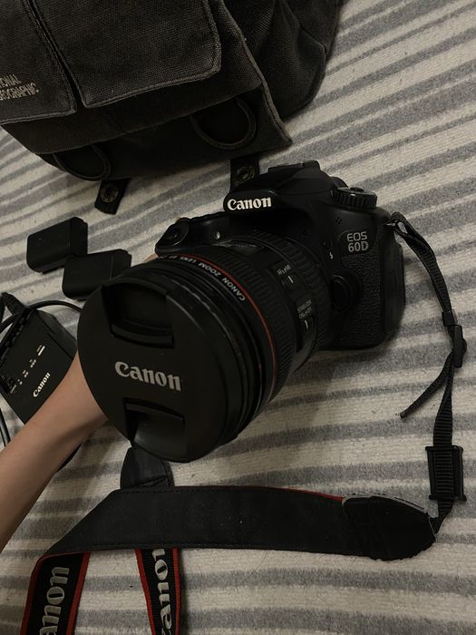 Canon EOS 60D в отличном состоянии СРОЧНО