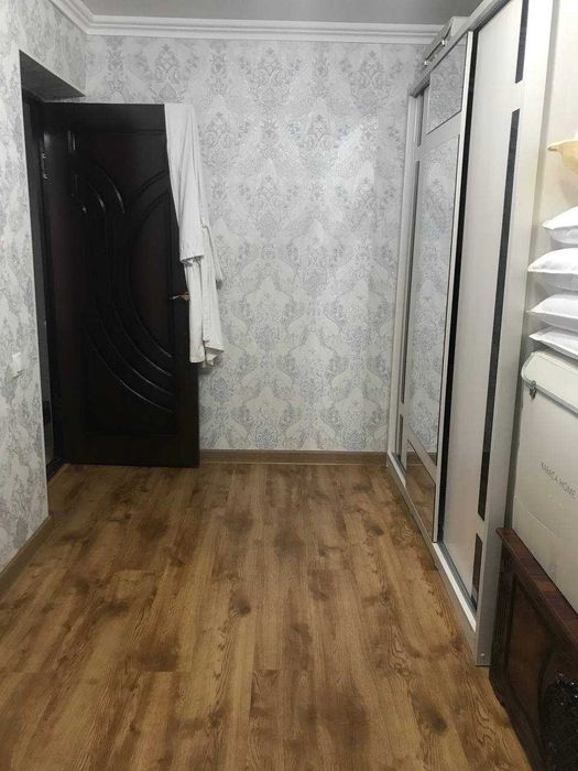 Продам 4 - комнатную квартиру