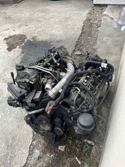 Dezmembrez motor mercedes / crysler 3.0 v6 Euro 4 OM642