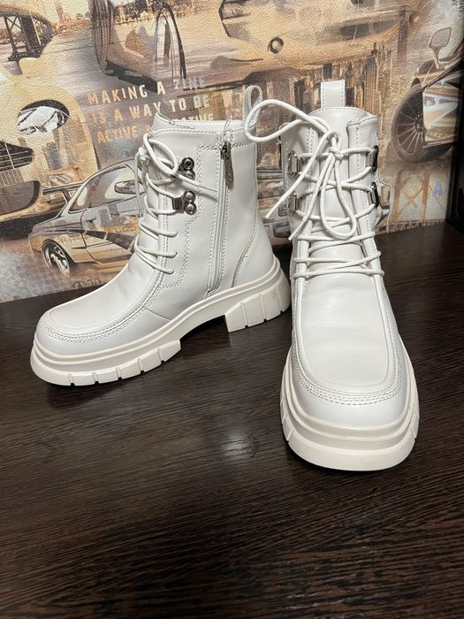 Продам женские зимние ботинки