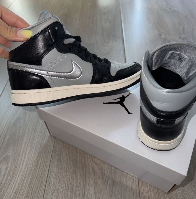 Sneakersi  Air Jordan 1 Mid Se