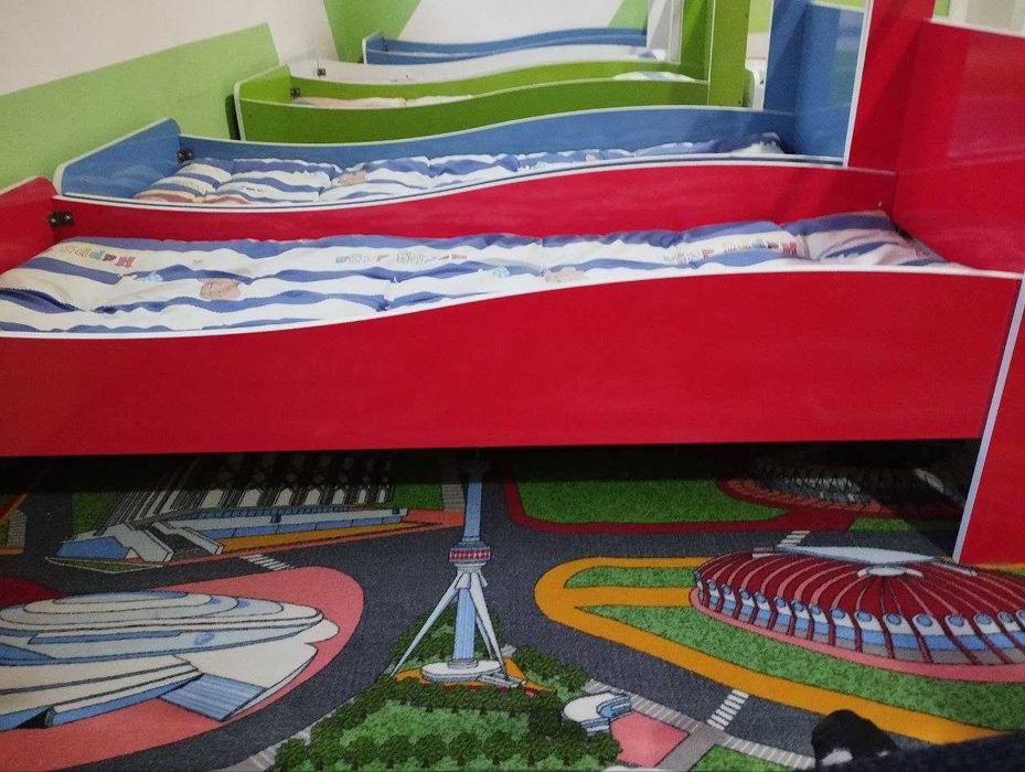 Yosh bolalar uchun mebellar sotiladi