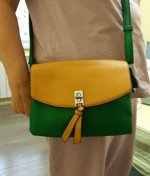 Женская сумка зелёного цвета