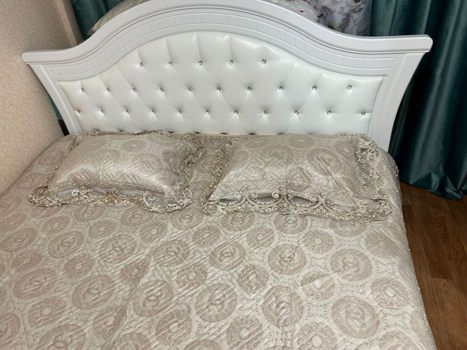 Спальный кровать