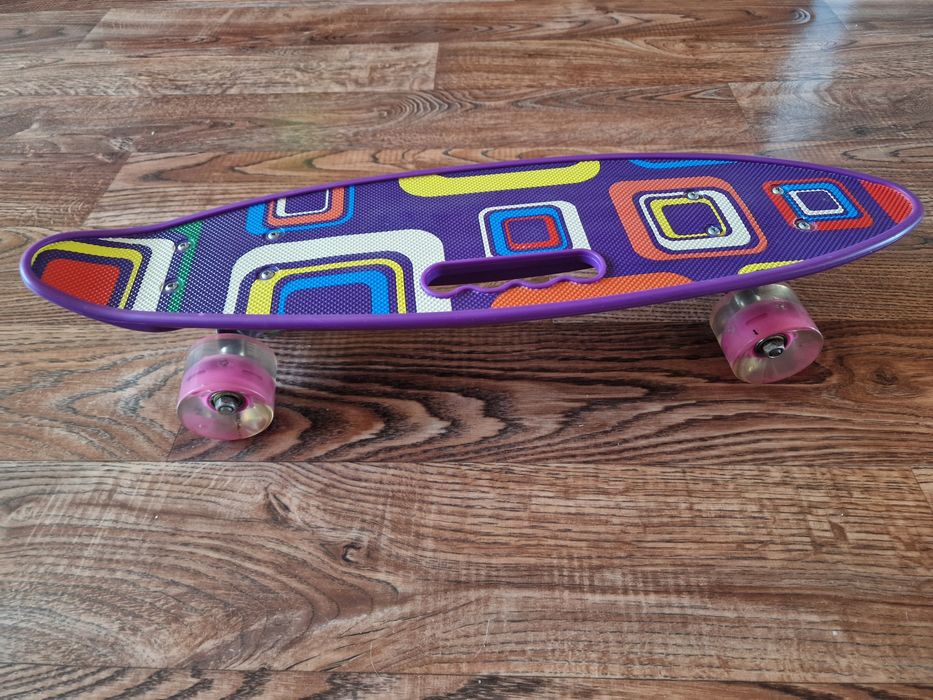 Продам новый скейт.