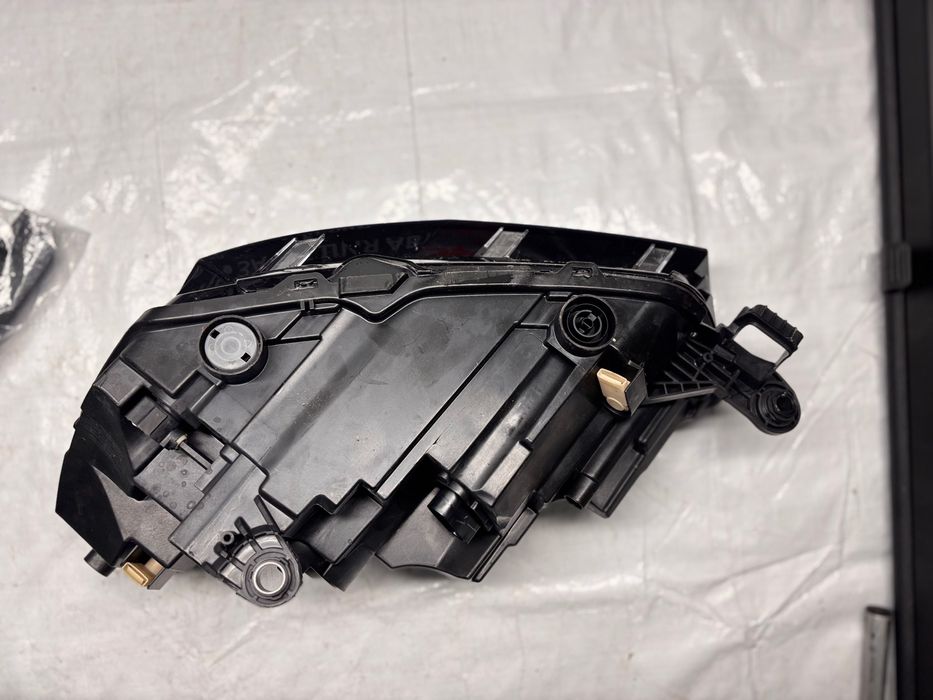 Десен LED фар Škoda Fabia 4 (6VB)