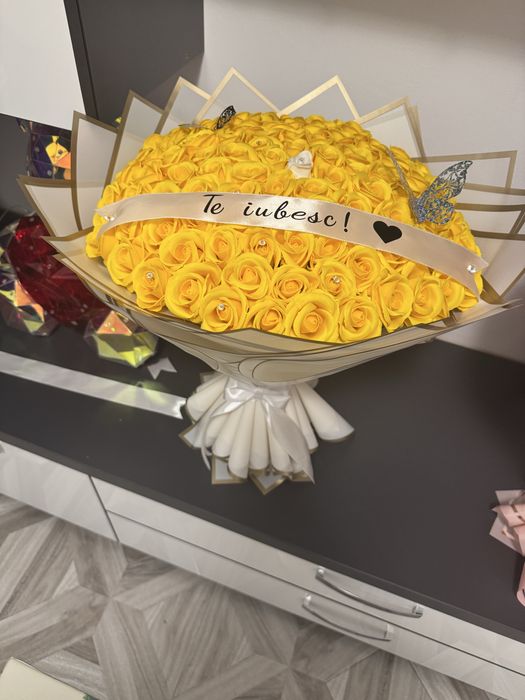 Buchete din trandafiri de sapun parfumati  si  cu sclipici