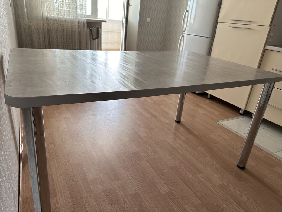 Кухонный стол в отличном состоянии