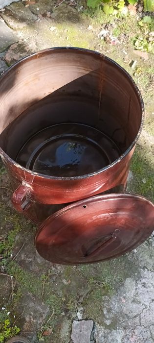 Ghitcan model vechi ca nou cu capac .