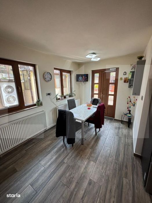 Casa moderna, cu sauna, 7 camere, pompa de caldura si panouri fotovolt