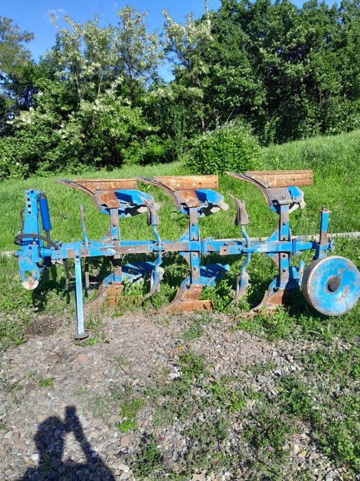 Vând plug lemken opal 90