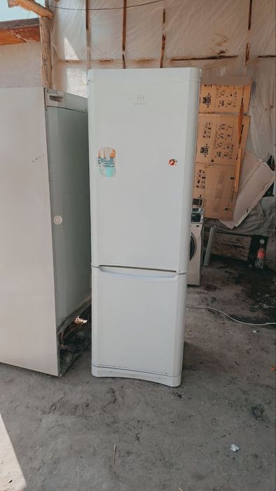 Kir yuvish moshinasi va xaladenik sotiladi