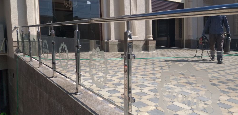 Стеклянные перила из нержавейки