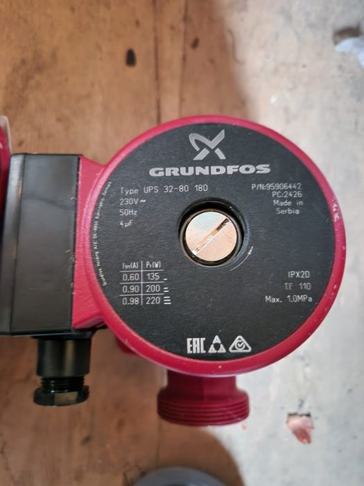 Vând pompe recirculare grundfos