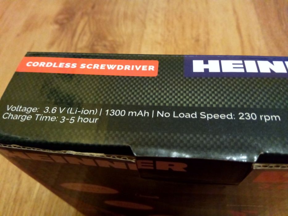 Masina de gaurit cu acumulator 10.8V-1.3 Ah,11400RPM,Mandrina 10mm,Nou