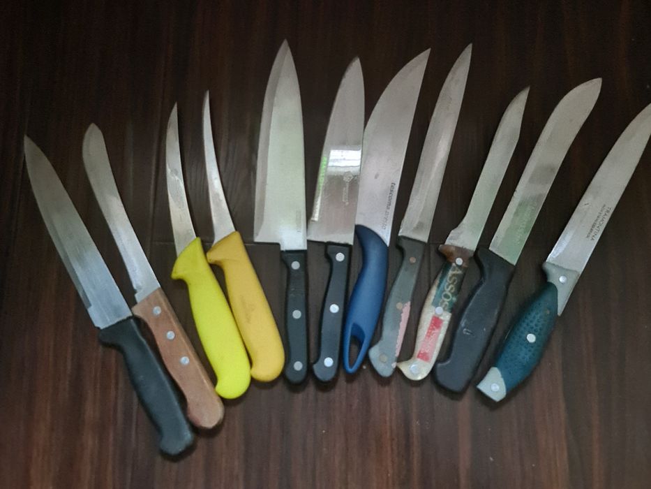 Cuțite folosite dar în stare foarte bună.