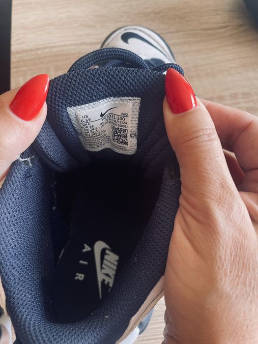 Nike Air Uptempo 39 number