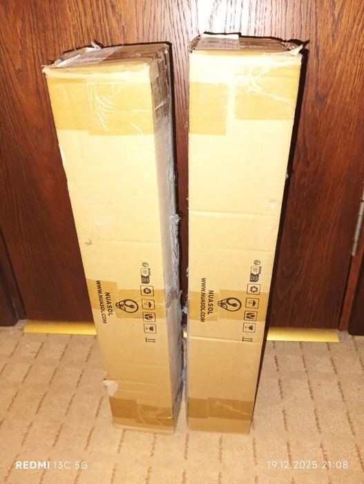 Продавам два чифта стойки за соларни панели.