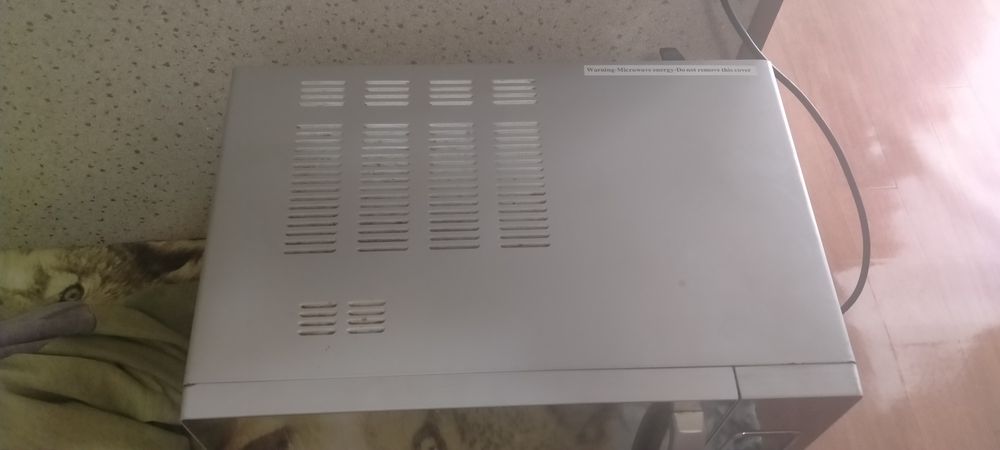 Микроволновая печь Elenberg.