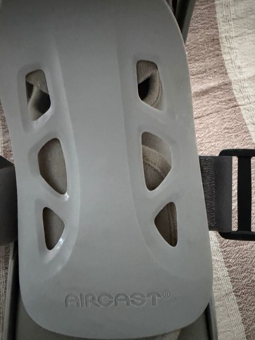 Orteză Aircast utilizată de câteva ori, stare foarte bună