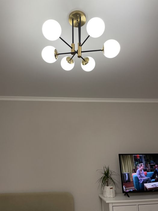 Люстра недорого,смотрится вполне солидно