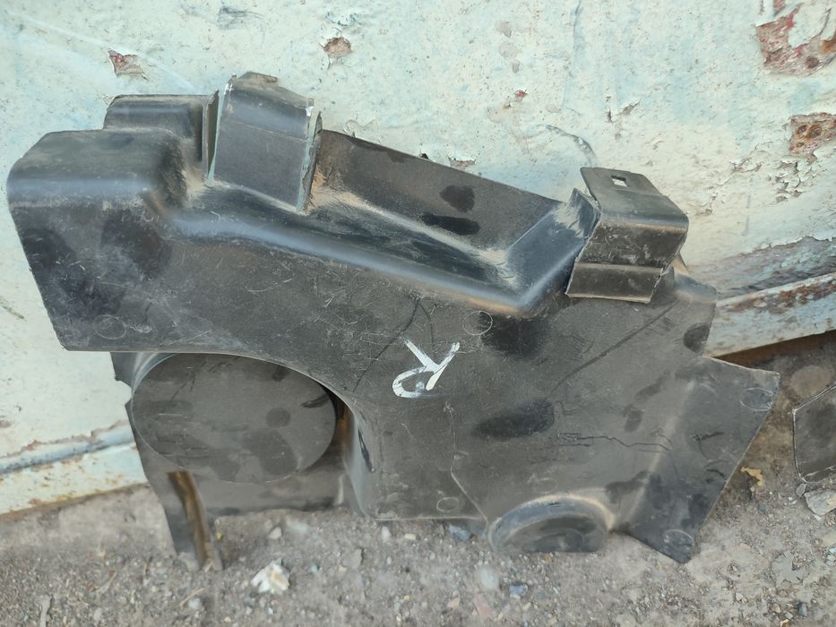 Привозной пластики фар на БМВ Е34