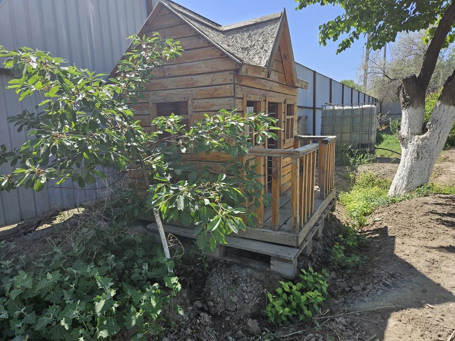 Детский деревянный игровой домик