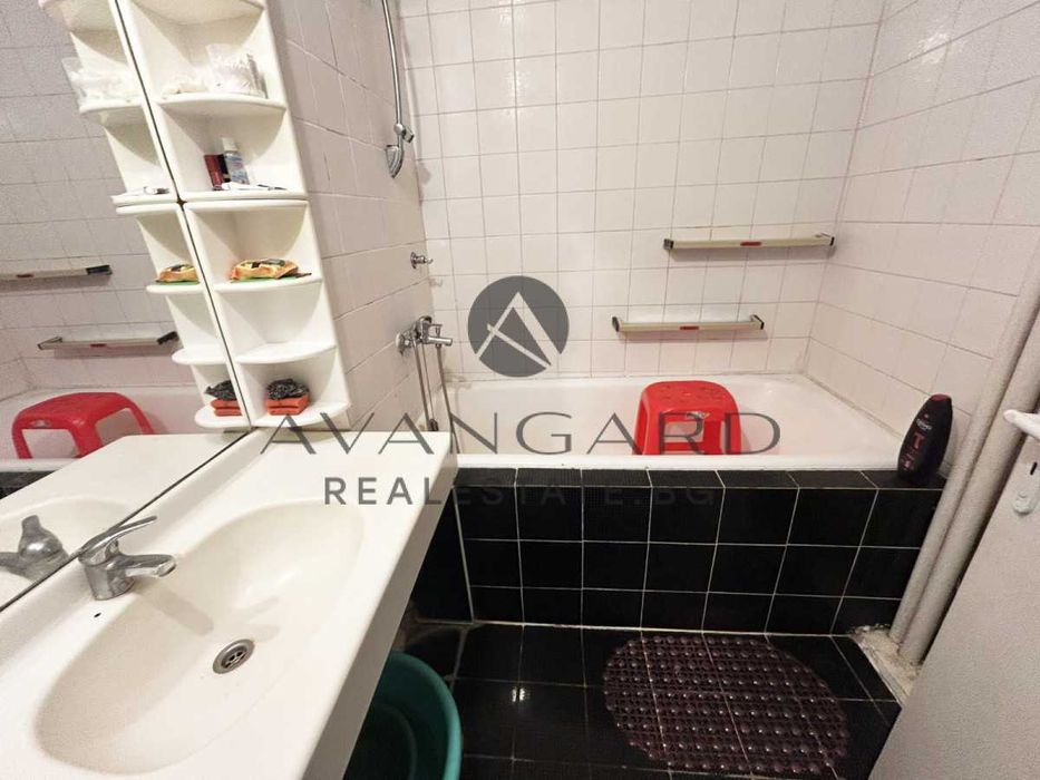 Продава се Тристаен апартамент в Пловдив, Кършияка - 68 кв.м за 1545 €/кв.м - Снимка #8