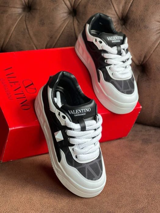 Valetino Garavani one stud *calitate premium*