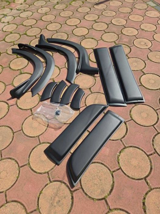 Set 12 Bandouri Laterale Protectii Bara Aripa USI Overfendere DACIA DUSTER I 2010-2017