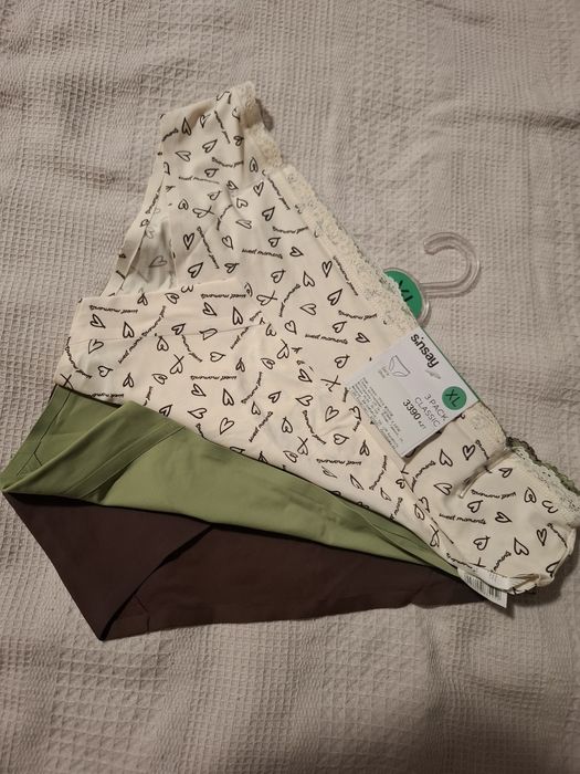 Бюстгальтеры M&S,Вайкики, чашка D
