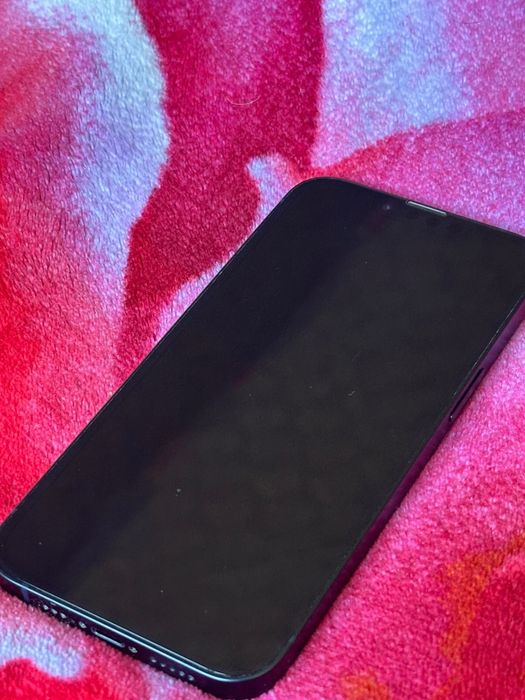 Продам Iphone 13