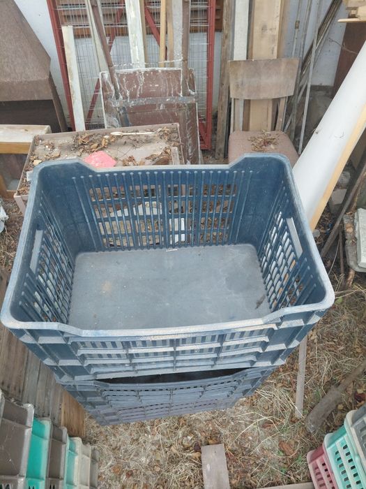 Пластмасови касетки, щайги и пластмасови туби