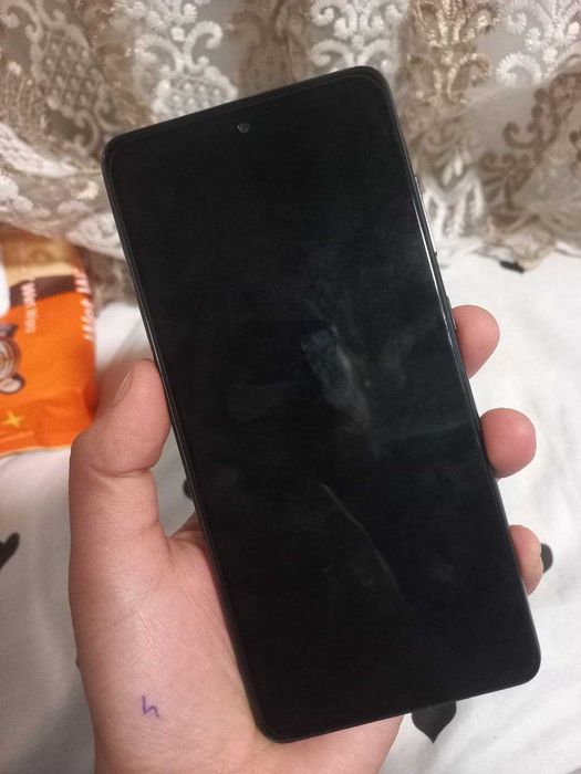 SAMSUNG A52
  holati ideal 
  Rangi qora