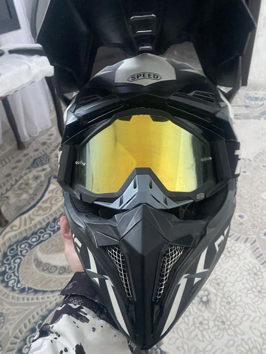 Продам 2 кросовых шлема