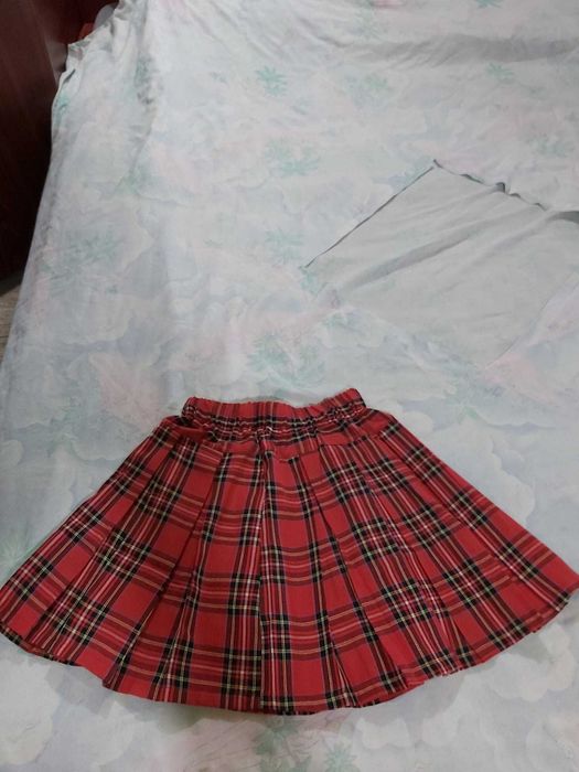 Vand sarafan si fustita pentru scoala