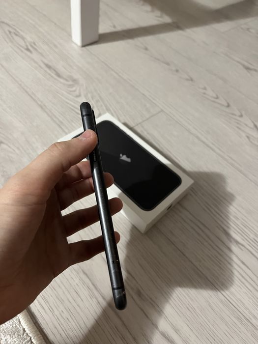 Продаю 11 айфон, 64 гб