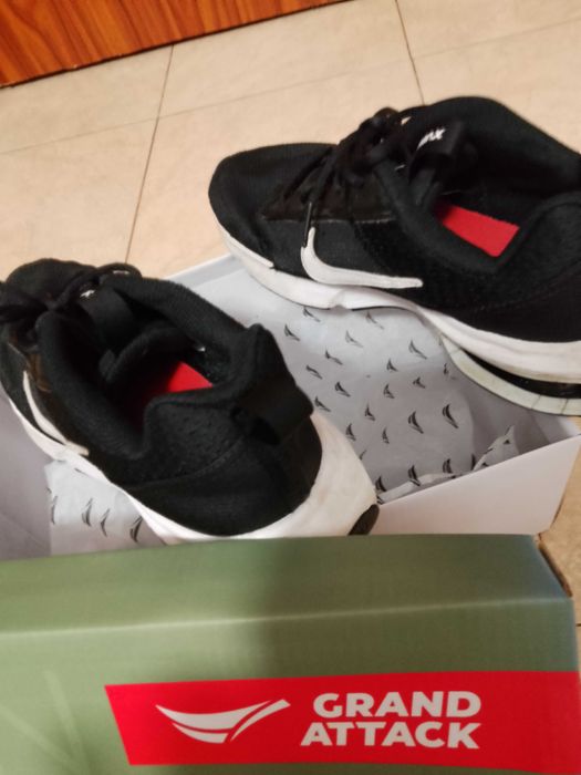 Продавам маратонки марка NIKE AIR MAX