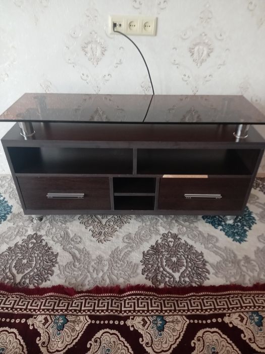 Катта телевизор учун  под ставка  сотилади холати зор ранги шкаладний