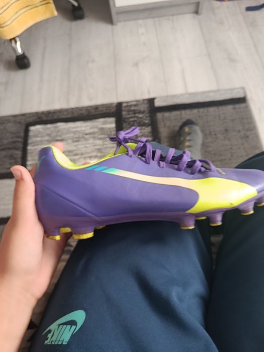 Vând papuci de fotbal puma