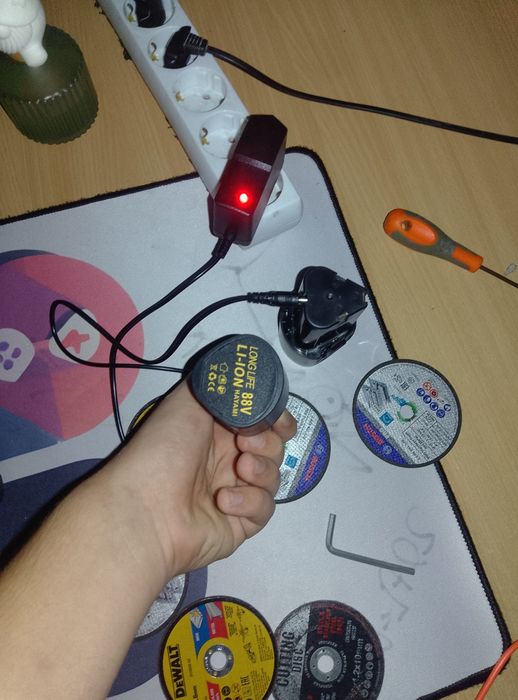 Mini Polizor Unghiular cu Acumulator 12V