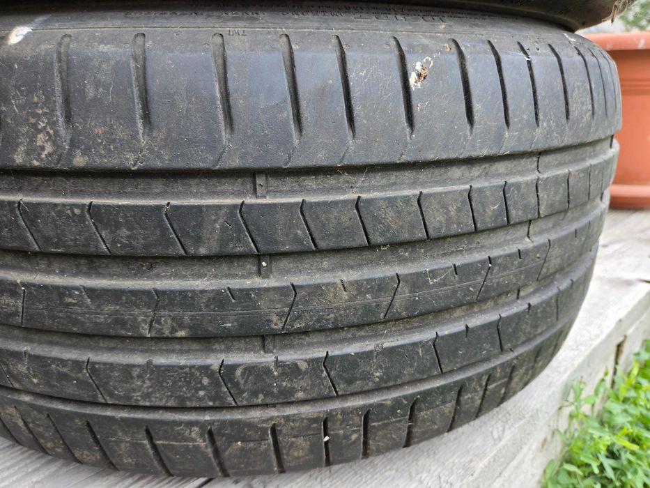 2 Anvelope aproape noi Pirelli 255/35/ZR20