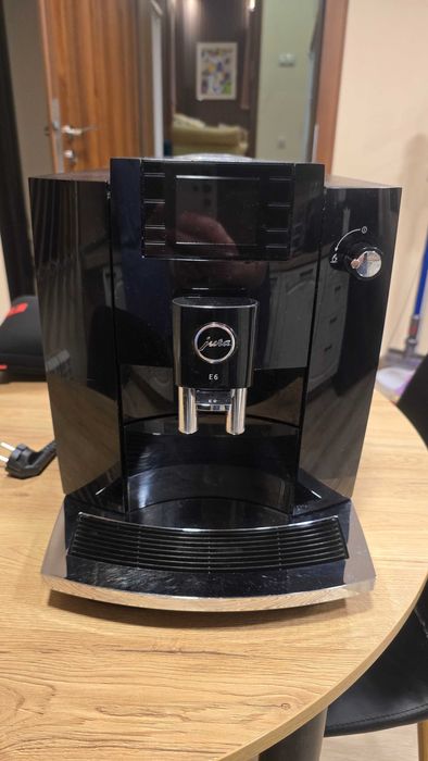 Продавам Кафемашина  Jura E6