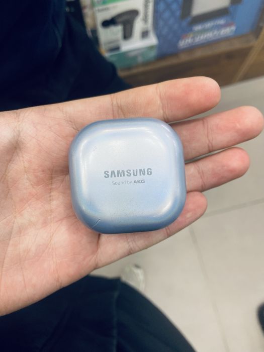 Айфон 11 и Galaxy Buds prо