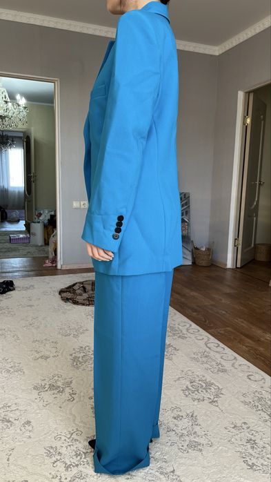 Синий костюм от Zara