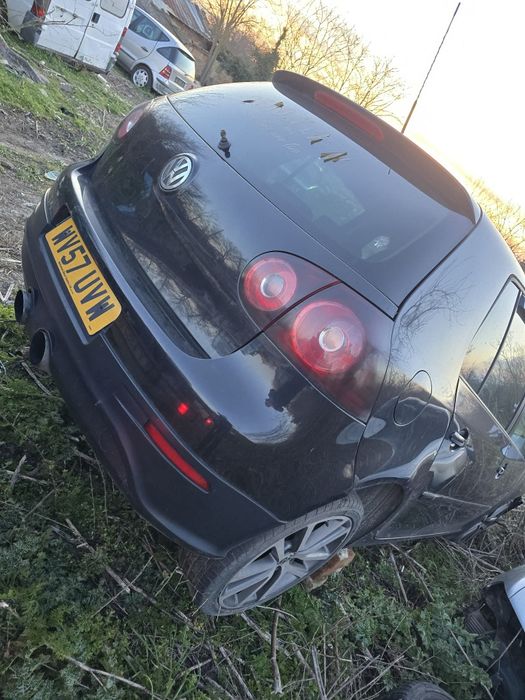 Голф 5 на части.