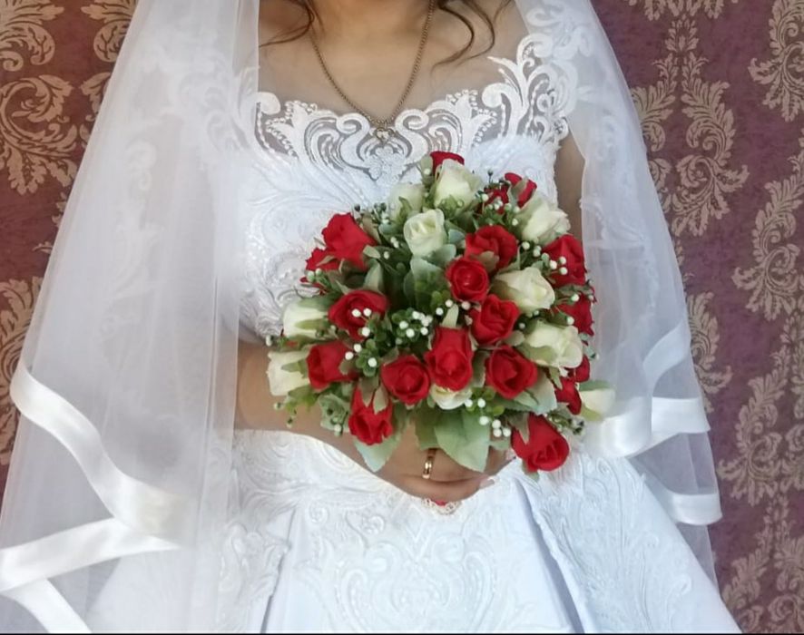 Әдемі той көйлегі сатылады.